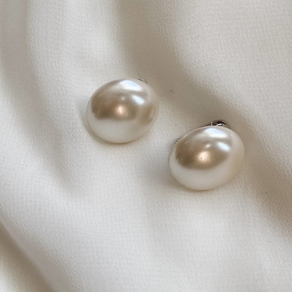VTG Sarah Cov Ivory Pearl Button Earrings - Picture 2 of 7